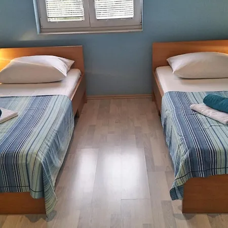 Mateo - One Bedroom - 公寓 *